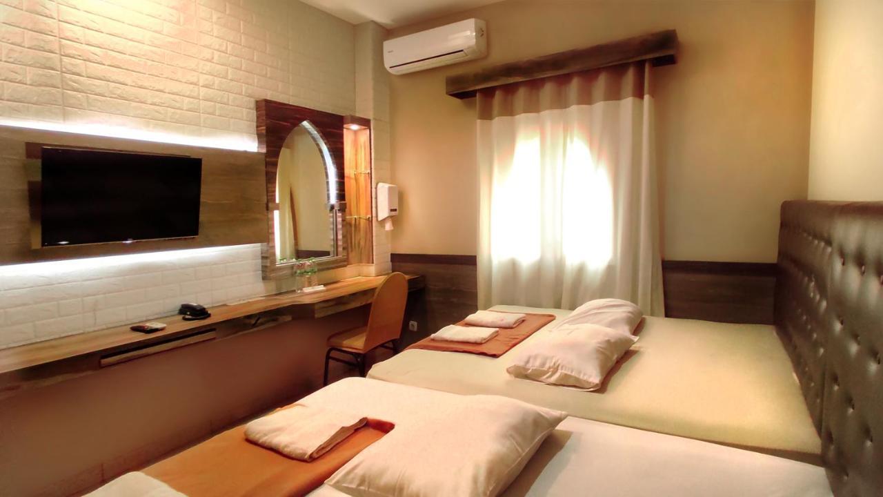 Hotel Syariah Larismanis Semarang Eksteriør bilde