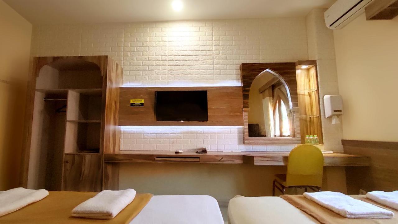 Hotel Syariah Larismanis Semarang Eksteriør bilde