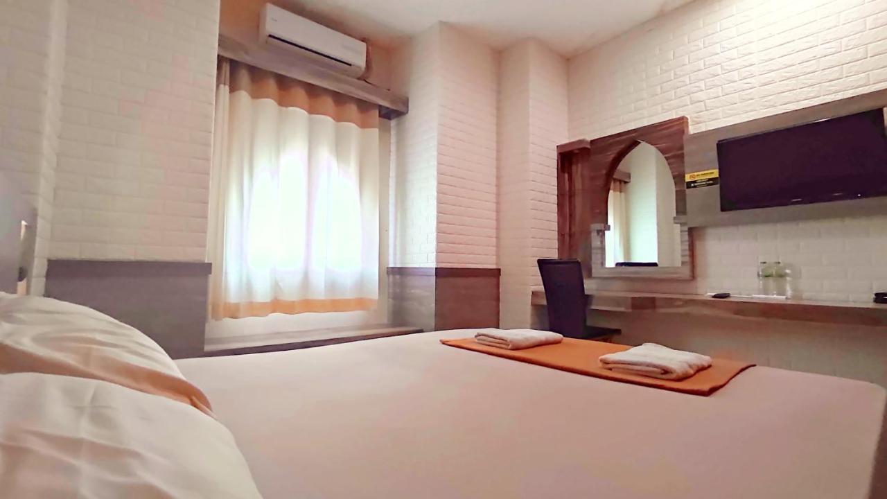 Hotel Syariah Larismanis Semarang Eksteriør bilde
