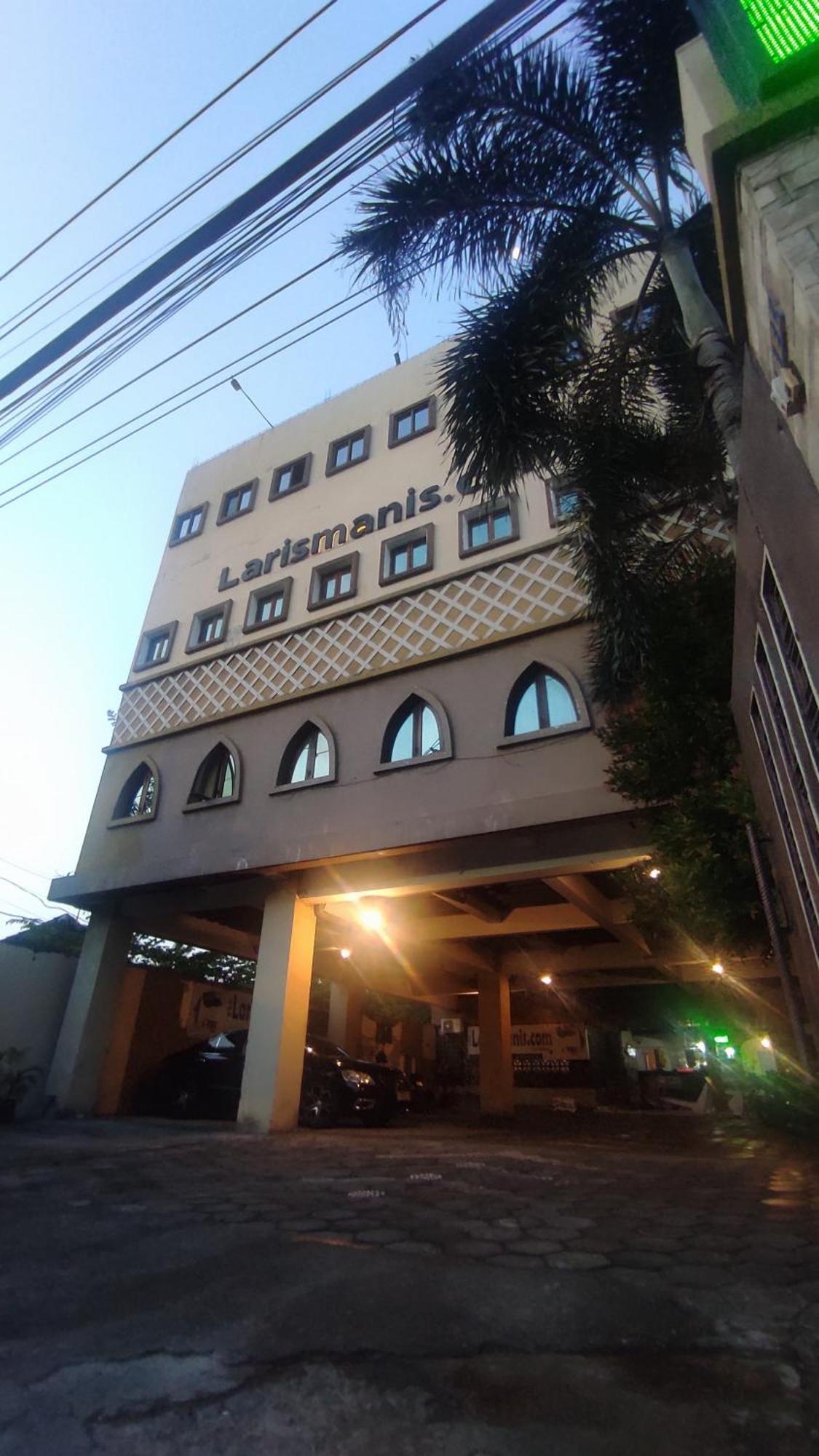 Hotel Syariah Larismanis Semarang Eksteriør bilde