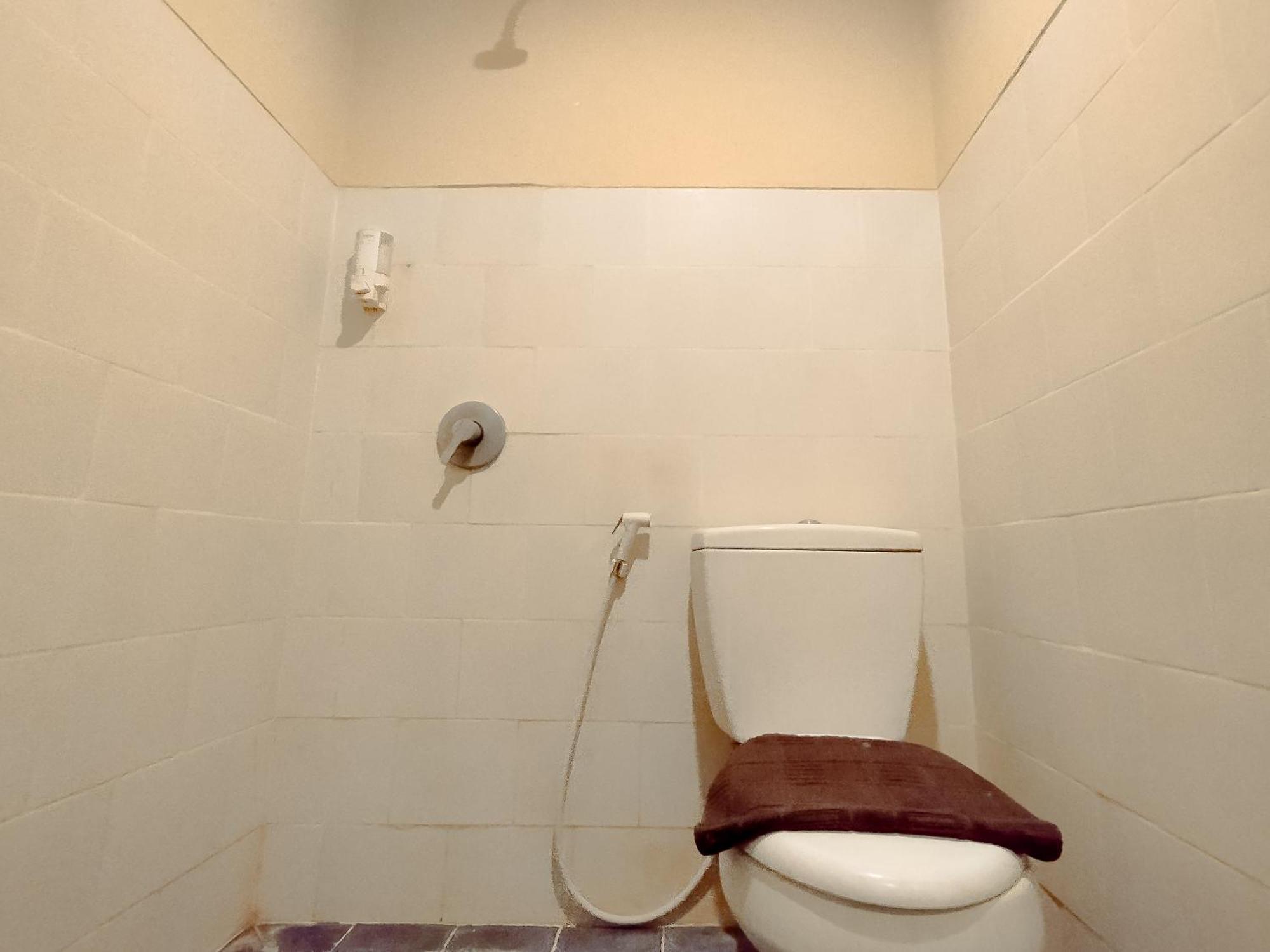 Hotel Syariah Larismanis Semarang Eksteriør bilde